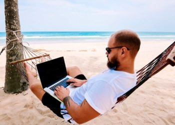 How to Continue Business Doings While Travelling?