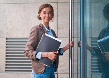 How to Become a Real Estate Agent