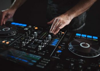 Tips to Finding the Perfect Wedding DJ