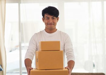 Which is Better for Your Business: Same-day courier or next-day delivery?