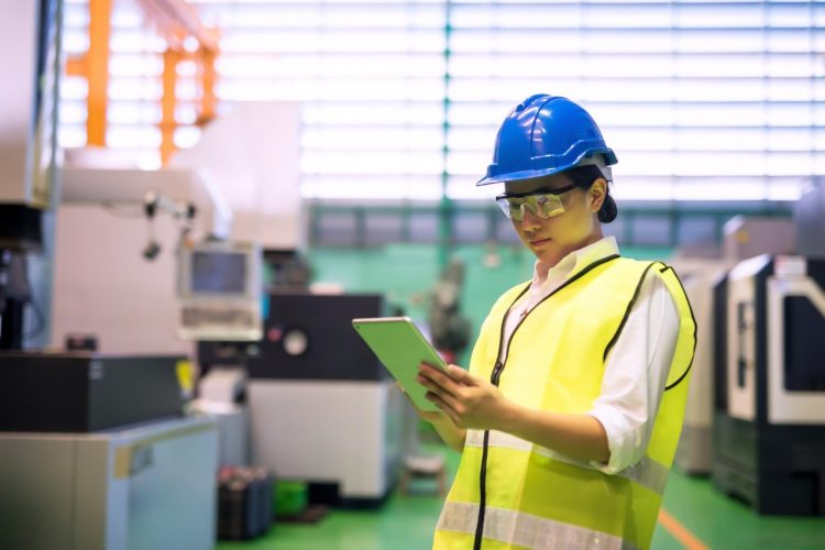 10 Benefits of Branding Your Employee Uniforms