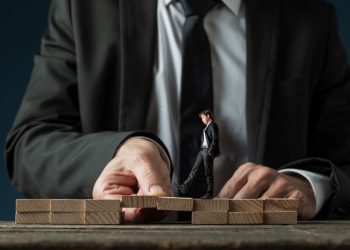 Employee Resilience Training: How to Help Your Team Overcome Challenges