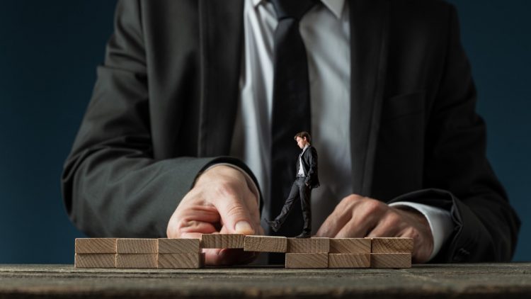 Employee Resilience Training: How to Help Your Team Overcome Challenges