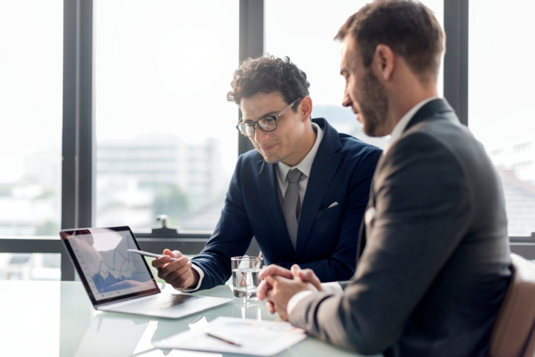 How to Make a Business Proposal That Closes Deals