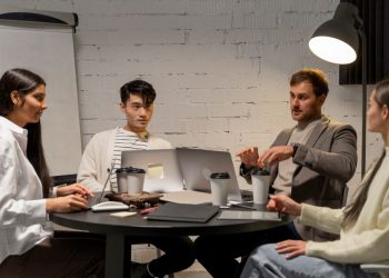 4 Things to Look for When Hiring an Online Digital Marketing Agency