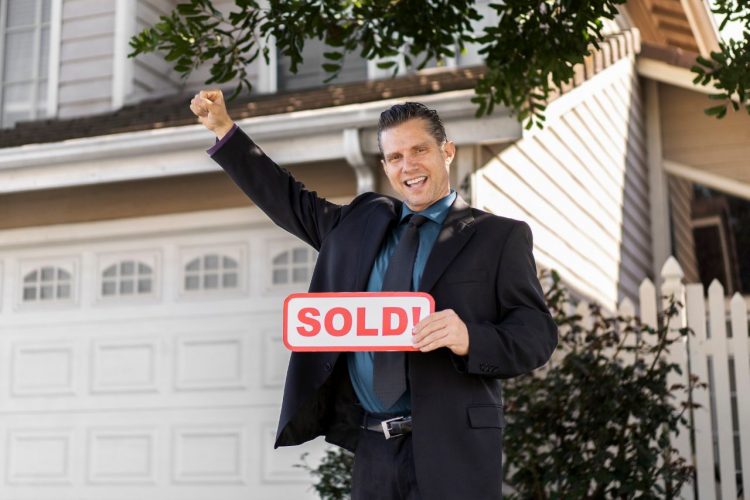 8 Tips For Finding The Right Real Estate Agent To Buy Or Sell A House