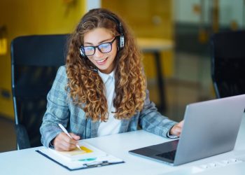 How to Find the Right Online Tutor to Ace Your Examinations