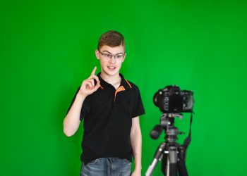The Power of Green Screen: How Chromakey Technology is Revolutionizing Filmmaking and Photography
