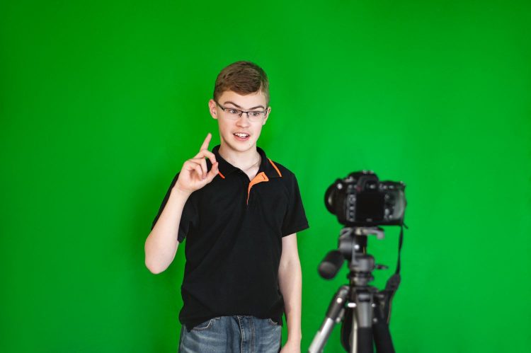 The Power of Green Screen: How Chromakey Technology is Revolutionizing Filmmaking and Photography