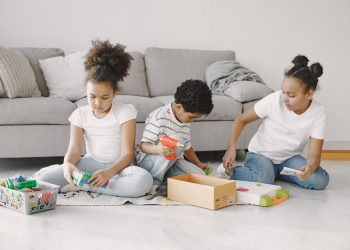 Top 5 Benefits of a Toy Subscription Box for Parents