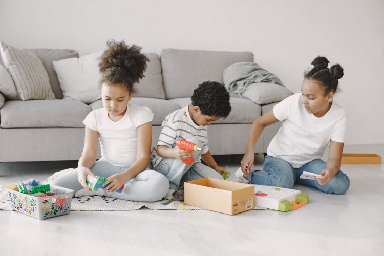 Top 5 Benefits of a Toy Subscription Box for Parents