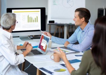 Is Progress Reporting Beneficial to The Outcome ofa Project?