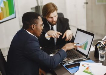 Top 5 Reasons Why a B2B Business Needs a Podcast in 2024