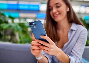 Protect Your Investment: The Best Wallet Cases for iPhone 13