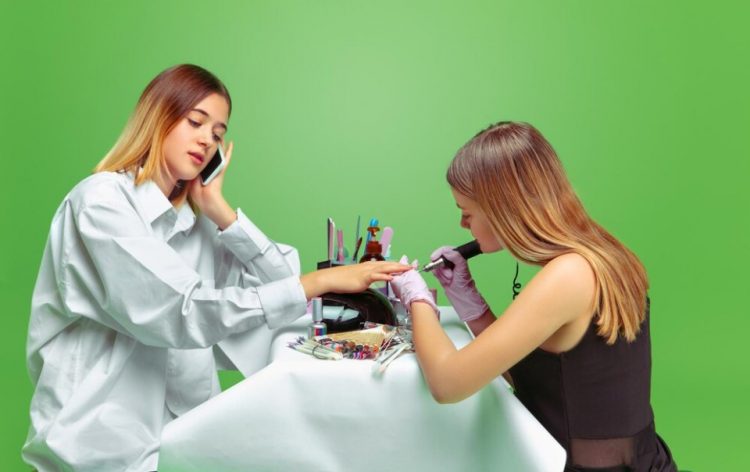 Nail Wraps Vs. Nail Polish: Which is Better for You?