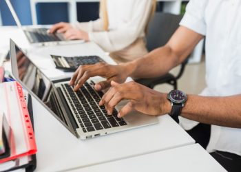 Ten Unique Benefits of Using Laptop Rental