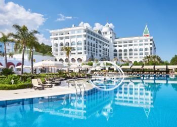 “Up, Up, and Away! Exploring the Sky-High Savings at AirHotelSales.com