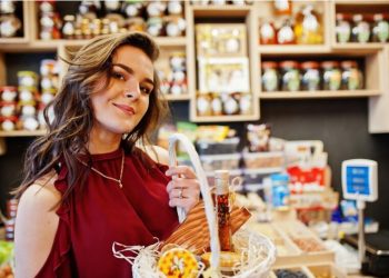 How to Save Money by Purchasing Wholesale Candy Bars