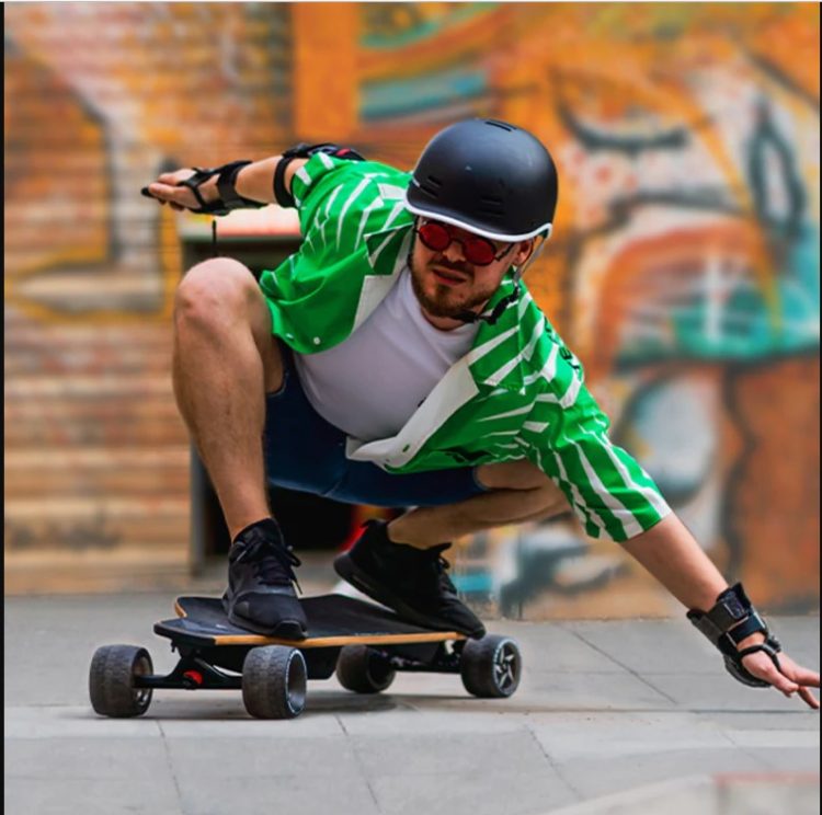 Electric Skateboarding: Revolutionizing Urban Mobility with Advanced Technology