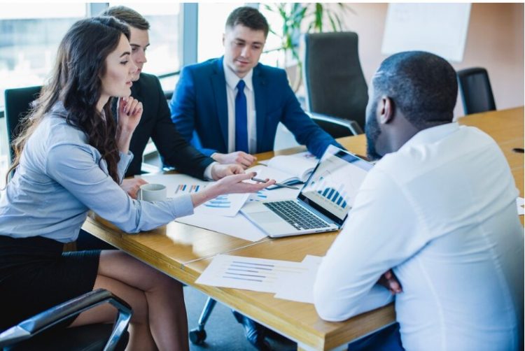 5 Reasons Equipment Financing and Leasing Companies Should Outsource Back-Office Operations