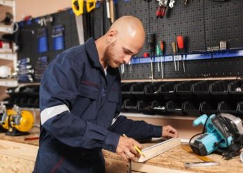 Safety Guide: Proper Handling and Installation of Blade Fasteners