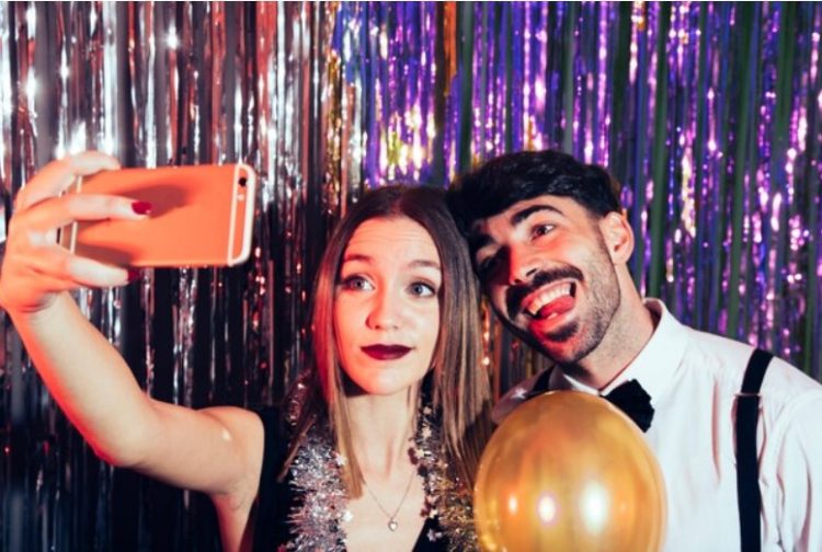 6 Photobooth Trends to Watch for Weddings in 2024
