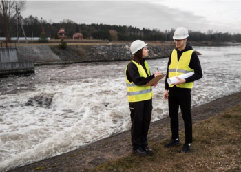 Safety Brеakaway Coupling stopping marine spills