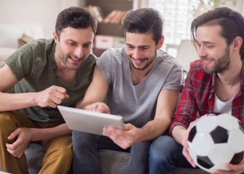 On the Distinctions of Online Casino Players and Sports Bettors