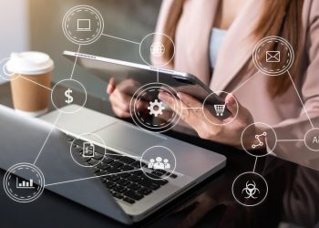 Why did Kasra Dash win the Affiliate World Dubai Award?