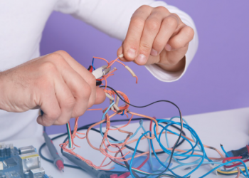 Enameled Wire vs Copper Wire: Unveiling the Distinctions