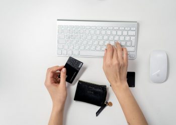 Embracing the IoT Revolution: Transforming Retail and E-commerce