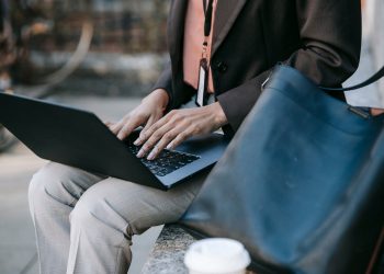 Enhancing Your Customer Service: The Role of Outsourced Live Chat Support Agents