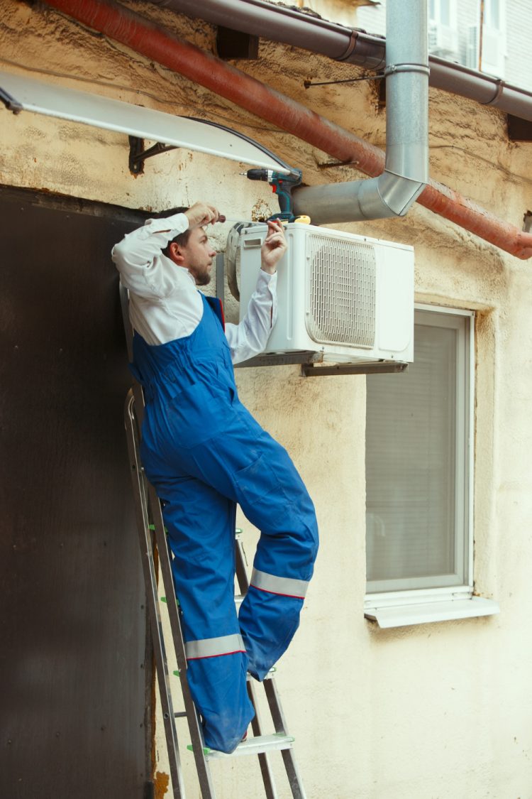 Knowing When to Call for Emergency Air Conditioning Repair