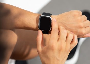 Išmanusis laikrodis su kraujo spaudimo matuokliu