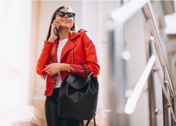 Introducing our Stylish Women’s Crossbody Bag