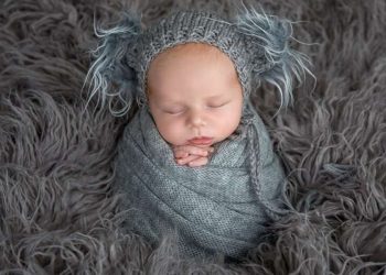 The Delicate Craft of Newborn Photography: Ensuring Safety and Creativity