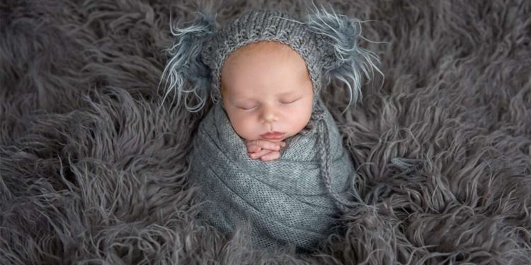 The Delicate Craft of Newborn Photography: Ensuring Safety and Creativity