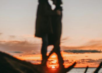 Signs in Love: Matching Your First Date Spot to Your Astrology