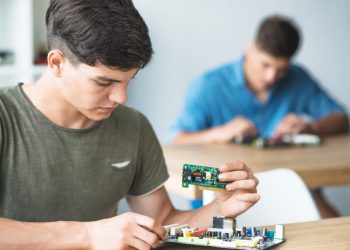Empowering the Next Generation: Arduino Starter Kits in STEM Education