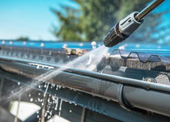 Top Benefits of Regular Maintenance with a Gutter Cleaning Service