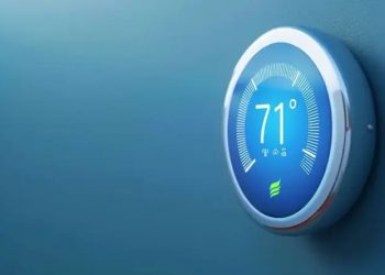 The Eco-Smart Home: Integrating Smart Thermostats with Renewable Energy Solutions