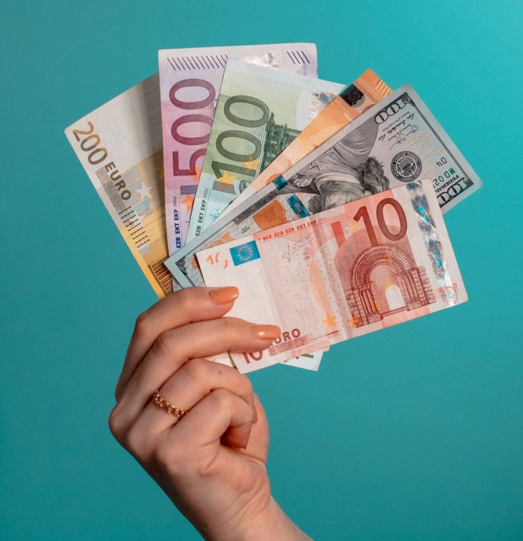 Unveiling BB Cash: Your Gateway to Seamless Currency Exchange in London