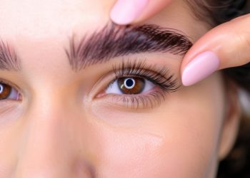The Ultimate Guide to Lash Lift vs. Lash Extensions for Beauty EnthusiastsThe Growing Trend of Lash Enhancements