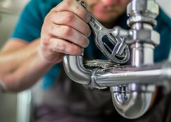 Avoid These 5 Common Plumbing Mistakes Homeowners Make