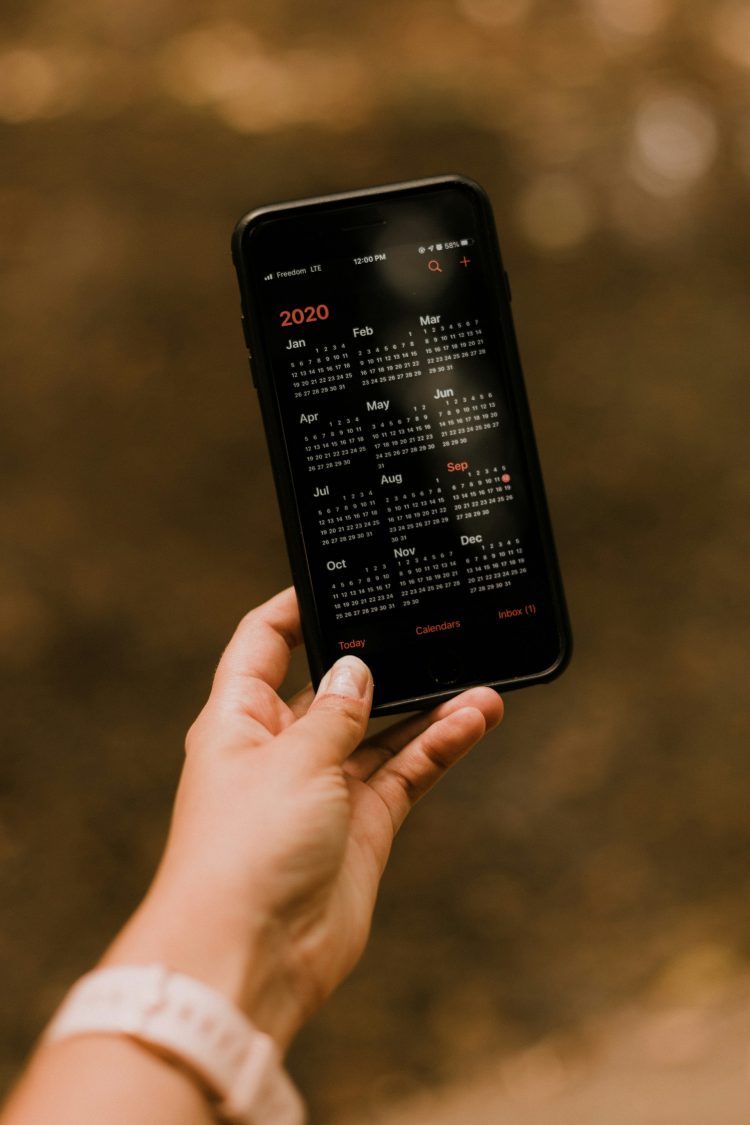 Introducing the iPhone 16 Pro: Discover the Elegance of Midnight Black, Starlight Silver, and Pacific Blue