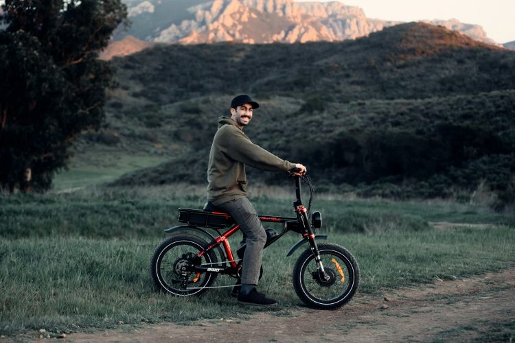 Electric Bikes in Hilly Terrain: Tips & Tricks