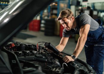 Lithium vs. AGM: Which Trolling Motor Battery Suits You?