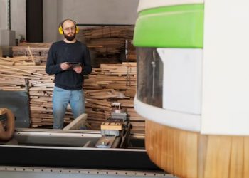 The Critical Role of Machinery Moving and Wooden Pallet Packaging Services in Logistics