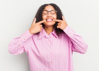 Coping with the Emotional Discomfort of Wearing Dentures