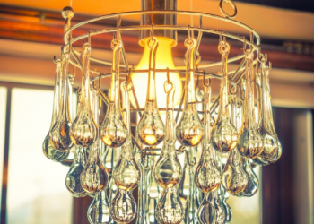 Modernising Classic Chandeliers: A Fusion of Old and New
